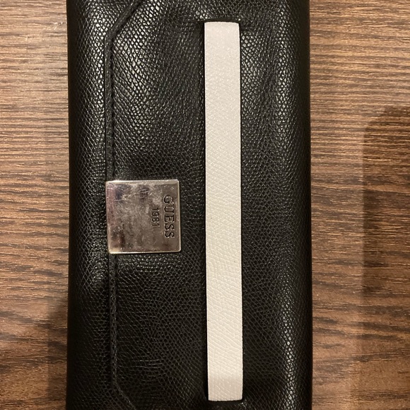 Black and white large Guess wallet - Picture 1 of 3
